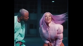 Preview 3 of Beauty Lady Sex Video - Lu&iacute_sa Sonza Semi Nua Mostrando Seu Belo Rabo em Novo Clipe
