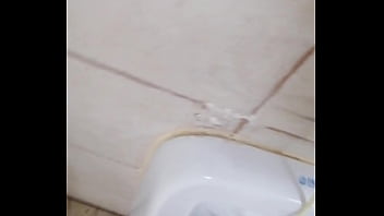 Preview 1 of Ngentot Memek Abg Brutal - Glory hole de la Universidad