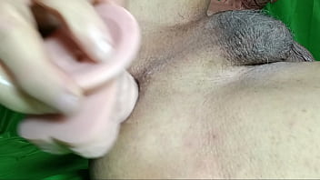 Preview 2 of Laura Brioschi - LLENANDO AL GLOTON CON VARIOS DILDOS A LA VEZ