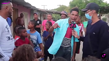 Preview 3 of Sunney Leon Xvideo - mago desaparece un celular con agua