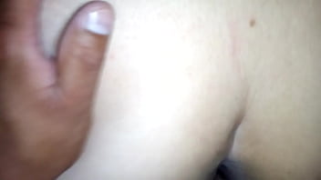 Preview 2 of Cute Younger Porn - Cogiendo los cuatro en la misma cama
