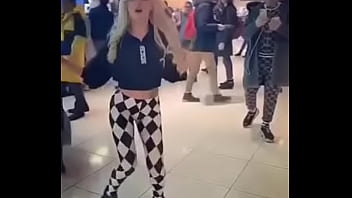Preview 3 of Domino Presily Shemale - preciosa rubia bailando en el centro comercial
