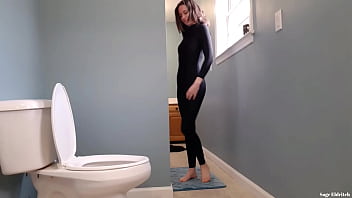 Preview 1 of Kartun Porn Sex - Pee Desperation: Sage Eldritch Peeing in Black Catsuit