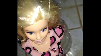 Preview 4 of Liberte Tubeuelle - ba&ntilde_o nueva barbie lluvia dorada 2/2