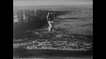 Preview 3 of Ghetto Yt - Girl and woman naked outside - Action in Slow Motion (1943)