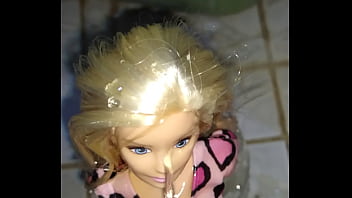 Preview 2 of Mom Cheating - ba&ntilde_o nueva barbie lluvia dorada 1/2