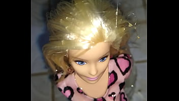 Preview 3 of Mom Cheating - ba&ntilde_o nueva barbie lluvia dorada 1/2