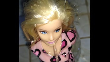 Preview 4 of Mom Cheating - ba&ntilde_o nueva barbie lluvia dorada 1/2