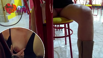 Preview 1 of Dog Xxx Sax Mp4 - Marido da Cristina Almeida gravando ela se exibindo em uma sorveteria