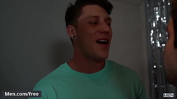 Preview 3 of Xhamster Family Pornography - Sexy Frat Guys Sharing Dicks In Group Sex - Men.com