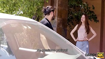 Preview 1 of Xxx Orangen - DADDY4K. Il maschio con esperienza sa come rendere felice una bambina