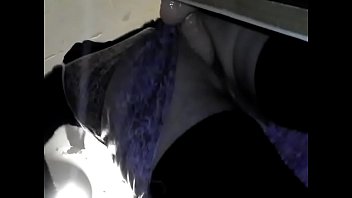 Preview 3 of Blojob Com - Me la ponen por debajo de la falda