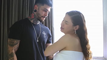 Preview 1 of Tyler Nixon August Ames - Seu toque era t&atilde_o gostoso,  fiquei t&atilde_o excitada que fodi com o massagista - Emme White - Matheus Castro