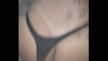 Preview 1 of Milking Tits Mom - Leitada no cuzinho no p&ecirc_lo v&iacute_deo completo no RED amores.