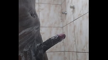 Preview 2 of Tattooed Ebonyslutdeep Throating - Tomando banho