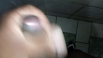 Preview 2 of Qqqxxx - Batendo uma punheta no banheiro