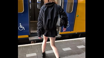 Preview 1 of Videos Xxx Clasicos Italianos - Pixie Pink Public Pissing and Squirting in a Busy Train During the Day