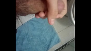 Preview 1 of Best Tv Oops - Me masturbo pensando en mi prima