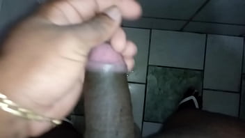 Preview 4 of Siri Devi Xxx - Brincando com o pau antes do banho