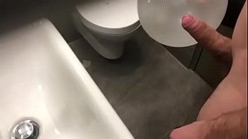 Preview 4 of First Time Sex Indian Ocean - Abspritzen auf einem Luftballon/ Ballon Handjob Balloon