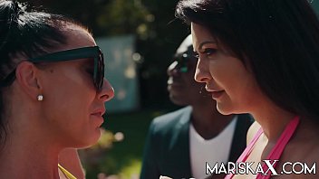 Preview 2 of 7mz Vaz - MARISKAX Mariska and Texas Patti pay the rent with sex