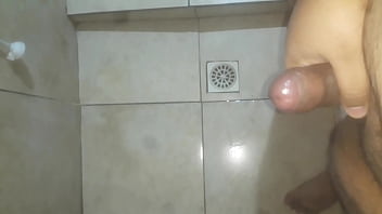 Preview 2 of Fat Man Xxxx - Aquela gozada antes do banho
