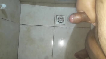 Preview 3 of Fat Man Xxxx - Aquela gozada antes do banho