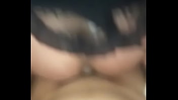Preview 2 of 100 Year Old Woman Sex Video - Gemendo e Sentando no macho de  calcinha
