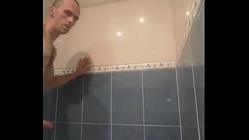 Preview 1 of Arab Mesir Blow Job - Una ducha empalmado