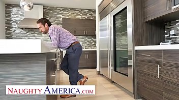 Preview 1 of Togo Fuck - Naughty America - Cherie DeVille for delivery at Johnny&#039_s front door