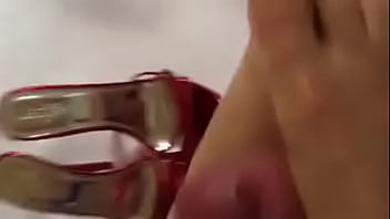 Preview 1 of Sunny Leon Xxx Videos In Boy - Shoejob cumshot