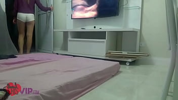 Preview 1 of Sohair Ramzy - Marido da Cristina Almeida escondido no banheiro enquanto ela recebe o entregador de pizza