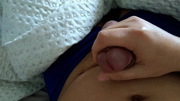 Preview 3 of Raylene Car - Punheta gostosa ao acordar e gozando com muito tes&atilde_o