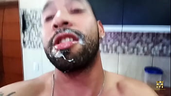 Preview 4 of Gay Redneck4 - MARTIN LUCCIANO,  PAIZ&Atilde_O LEITANDO NA BOCA