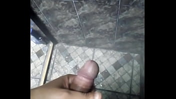Preview 1 of Mia Jolly Porn - Punhetando o pequeno!! Da pra brincar galera??? Comentem!!!