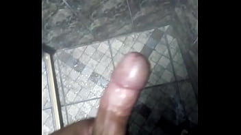 Preview 4 of Mia Jolly Porn - Punhetando o pequeno!! Da pra brincar galera??? Comentem!!!