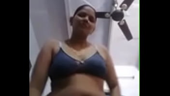 Preview 3 of Kiera King Bbc - Married sourashtra aunty showing to his ex lover