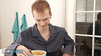 Preview 1 of Des Pisseus - Sexy Teen (Winter Jade) Sucks Fucks A Big Cock In The Kitchen - RealityJunkies
