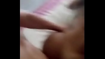 Preview 4 of Mamy Daughter Sex Video - Emily Sales - Novinho se acabando nessa bunda
