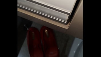 Preview 2 of Tabbo Incest - Peep toe novo da namorada! Schutz vermelho! Tes&atilde_o,  mais lindo que j&aacute_ gozei!!!