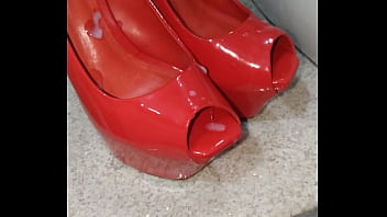 Preview 3 of Tabbo Incest - Peep toe novo da namorada! Schutz vermelho! Tes&atilde_o,  mais lindo que j&aacute_ gozei!!!