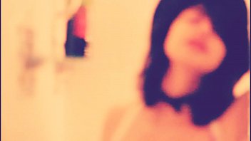 Preview 2 of Mom And Son Hindi Me Dwonload - STRIP NO CHUVEIRO DA NOVINHA COM VINHO NA BUNDA