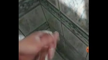 Preview 3 of Negro Guy - Novinho mostrando o pau no banho no periscope