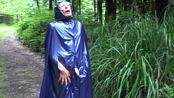 Preview 4 of Indian Uncle With Niece - Im Wald Pilze sammeln und andere Vergn&uuml_gen