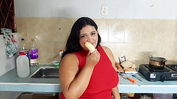 Preview 2 of Annika Albrite Cum Fart - Culona tiene folla en la cocina a joven inseperto
