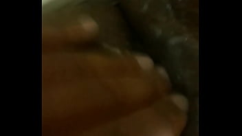 Preview 3 of Poorno Peruqno - safada gozada enquanto corno trabalha