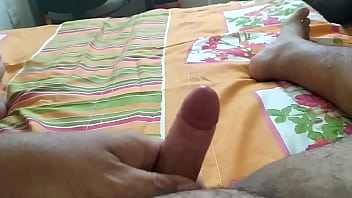Preview 1 of Russians Home - Gordinho entendo uma na cama