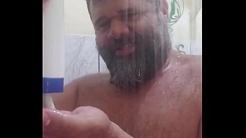 Preview 2 of On The Nerd Brazzer - Banho de Urso