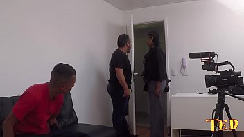 Preview 1 of Pxxxn Com Sex Hd - Sheila Blue tr&aacute_s sua amiga para fazer um teste para filme porn&ocirc_ Sentado Na Pica - Tayla Gomes - Rob Carvalho