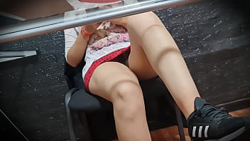 Preview 4 of Tetek Makcik - upskirt hermanastra Nataly en minifalda sin bragas